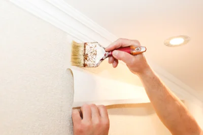 Pose de papier peint à Creysse — revêtements muraux et toiles de verre